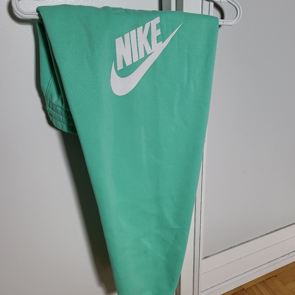 Nike sweatpants - Picture 1 of 2